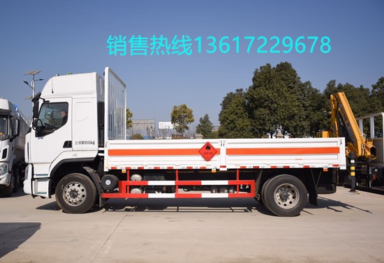 國(guó)六柳汽單橋氣瓶帶吊運(yùn)輸車(chē)